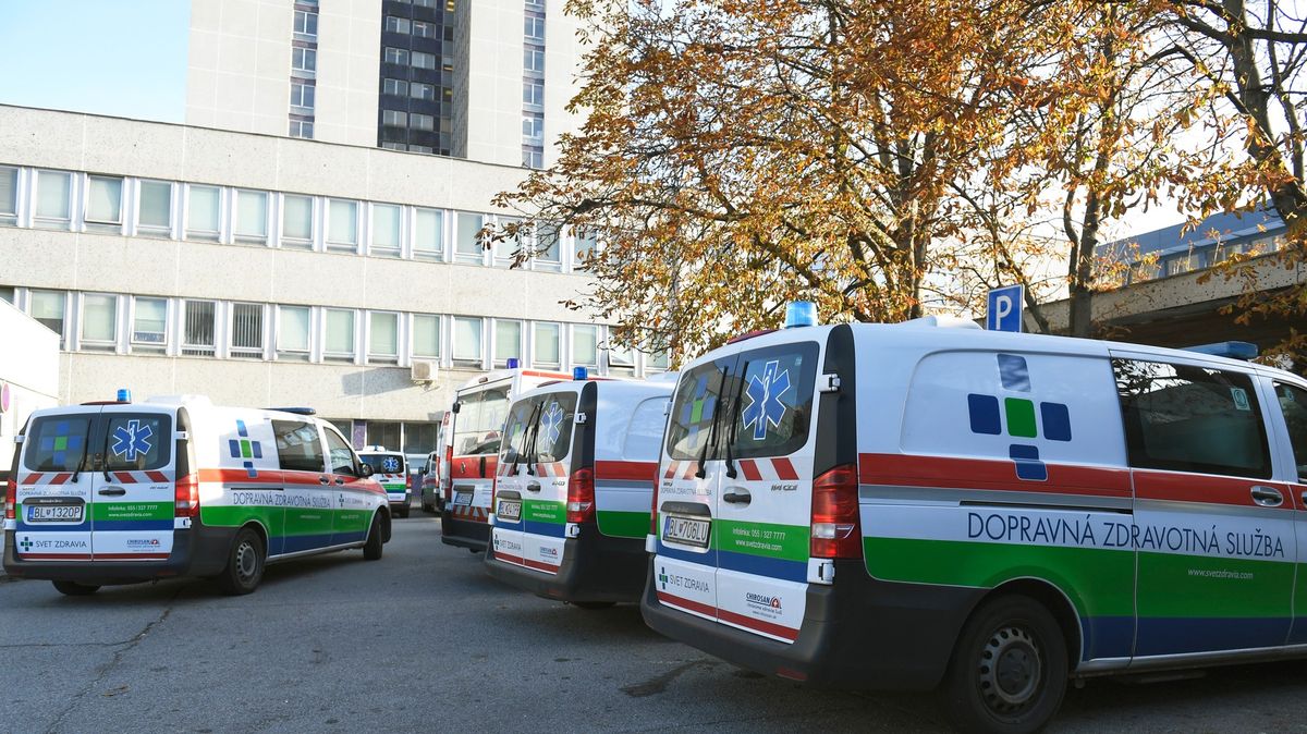 První regiony na Slovensku zavírají hospody. Nemocnice hlásí přes 1000 pacientů